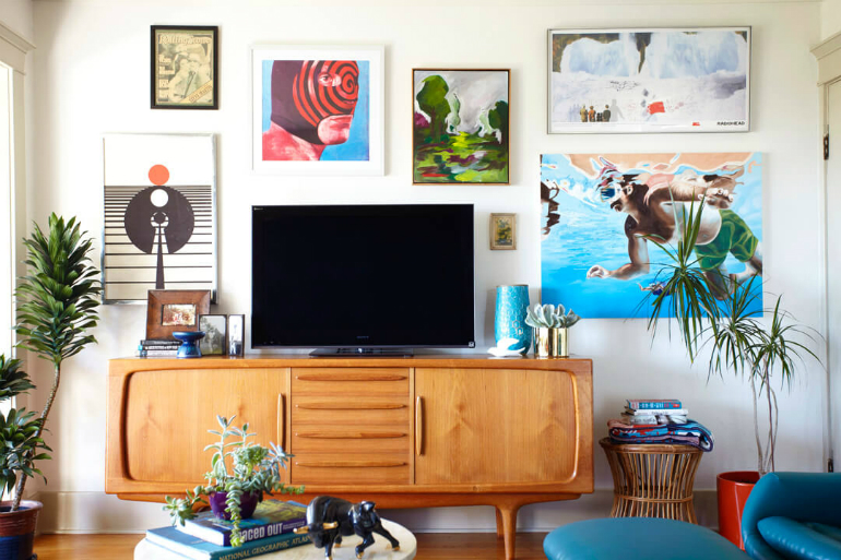 Living Room Inspiration: LA Bungalow Perfect for the Season
