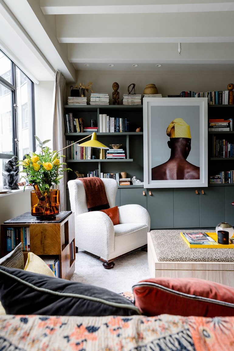 A Stunning Mid-Century Modern Living Room In A Flat In West London_4